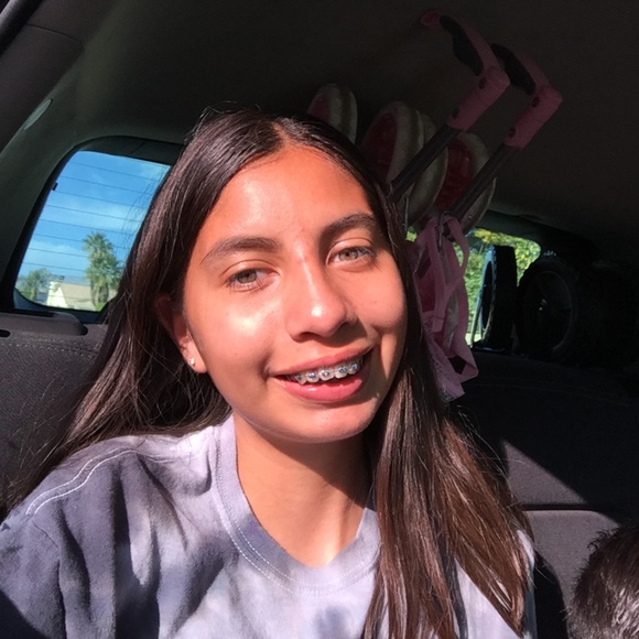 Meet your Posher, Ariana - Picture 1 of 1